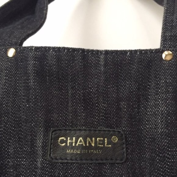 CHANEL Denim Tote / Shoulder Bag - Picture 4 of 16